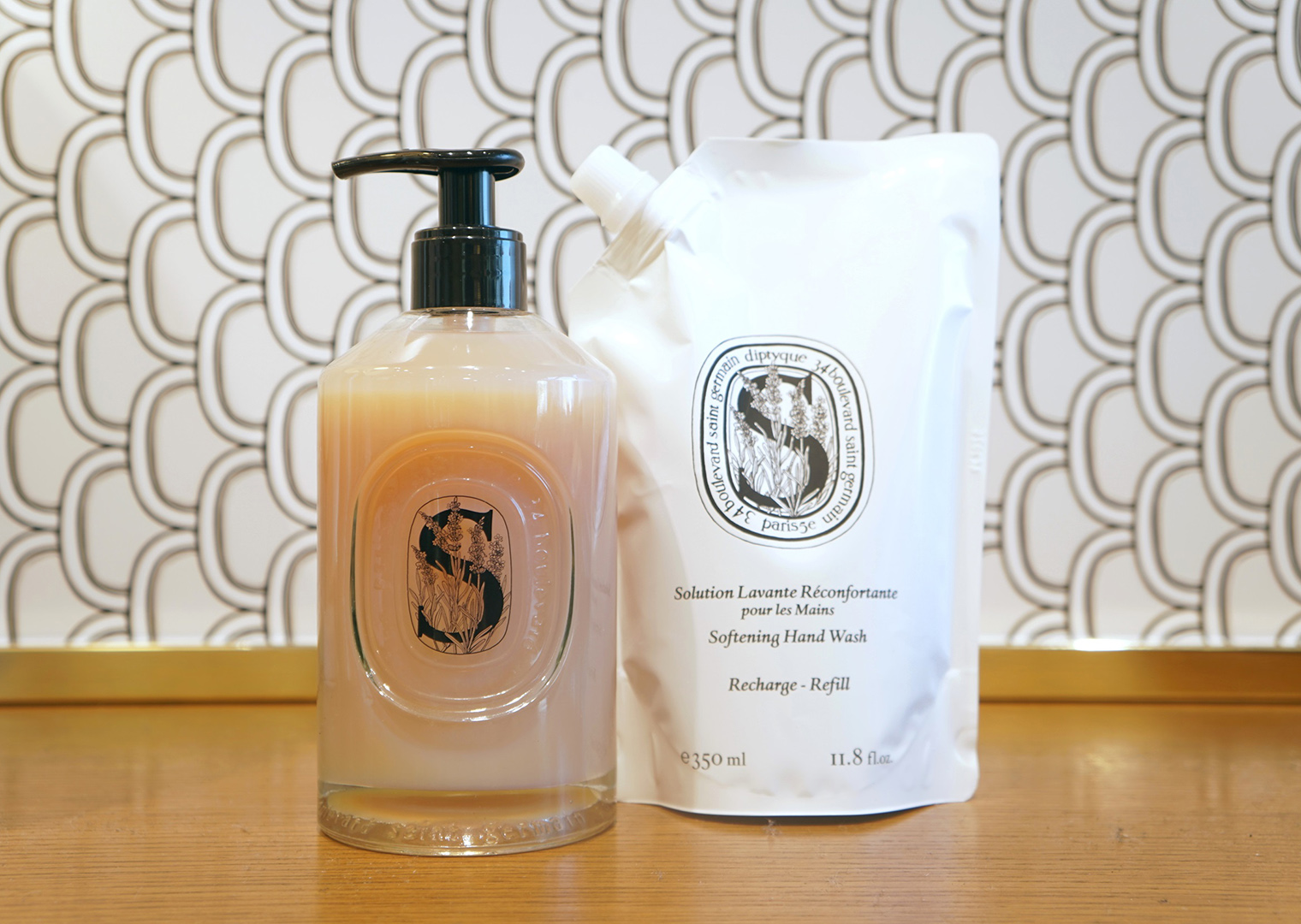 新生活のギフトに〈Diptyque (ディプティック)〉の美しいガラスボトル