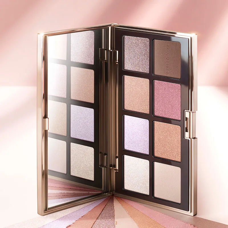 LUNASOL(ルナソル)〉ホリデーアイシャドウは、輝きに満ちた多幸感