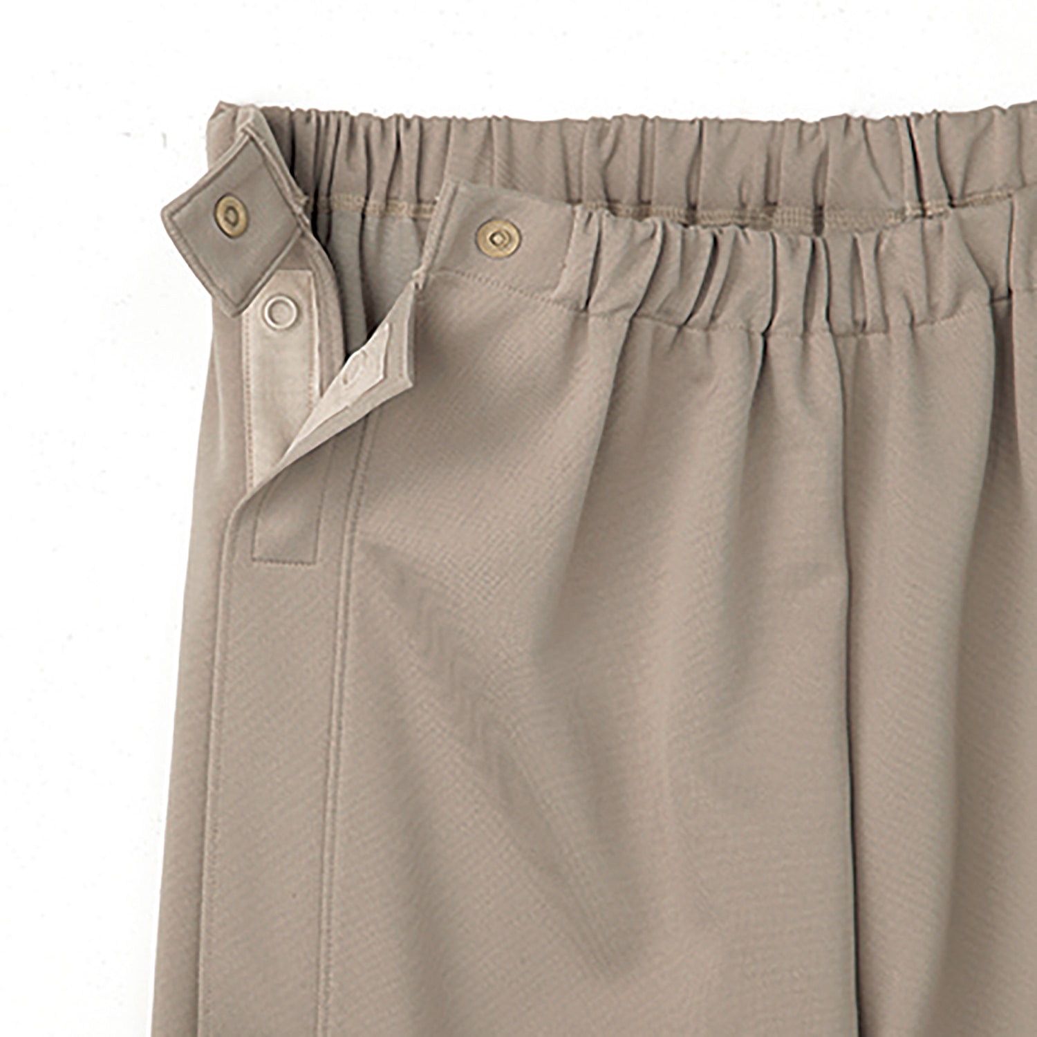 両脇が全開できるパンツ