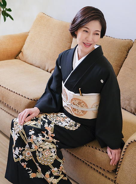 雪輪に松皮菱 | 黒留袖一覧 | 留袖レンタル キクヅル