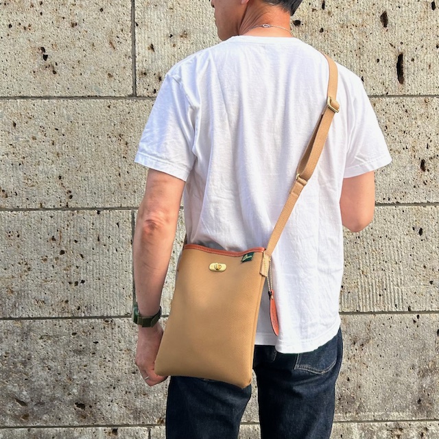 BRADY（ブレディ）LOWCA MEDIUMスマホ・財布が入る人気ミニショルダー