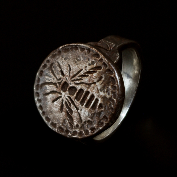 スズメバチの指輪 | TORCH TORCH