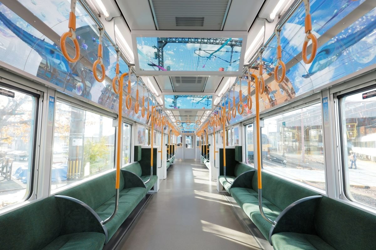 鮮やかなラッピング車両「JR WEST Parade Train」が大阪・関西万博を