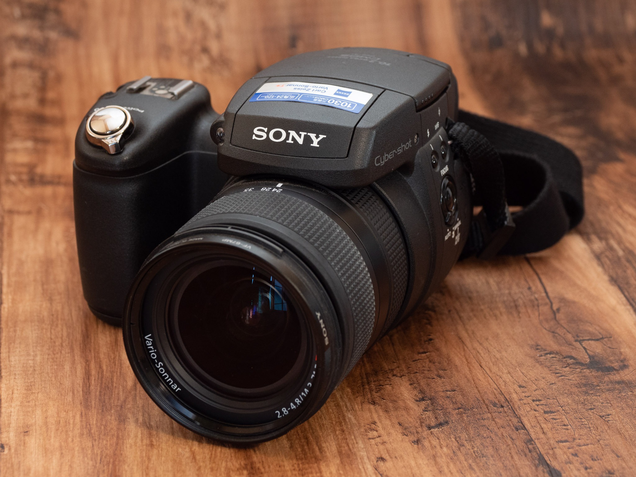 17年ものオールドデジカメ！ SONY DSC-R1 を借りたのでレビュー