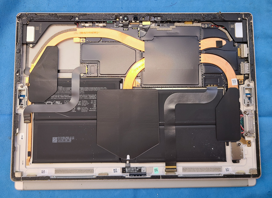 Surface Pro(第5世代) 充電ができない症状の修理【即日対応