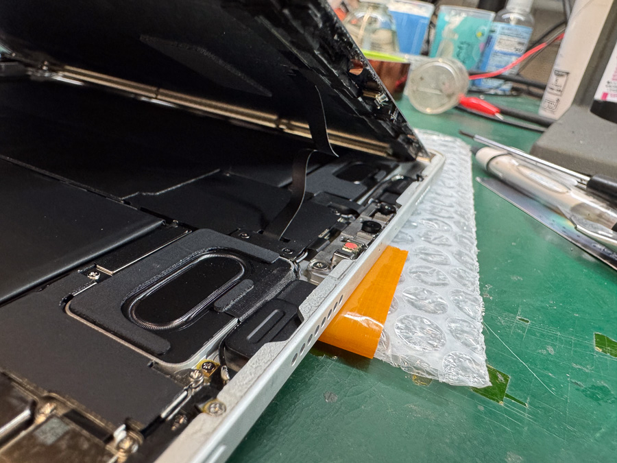 iPad Pro 11インチ(第3世代) 液晶が割れて画面が映らない【画面交換