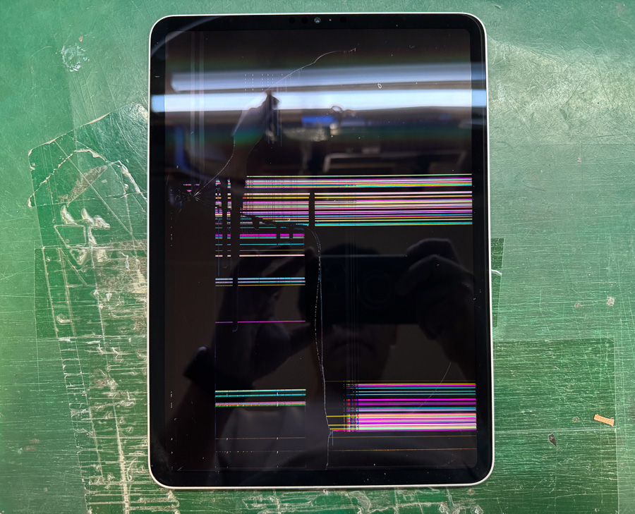 iPad Pro 11インチ(第3世代) 液晶が割れて画面が映らない【画面交換