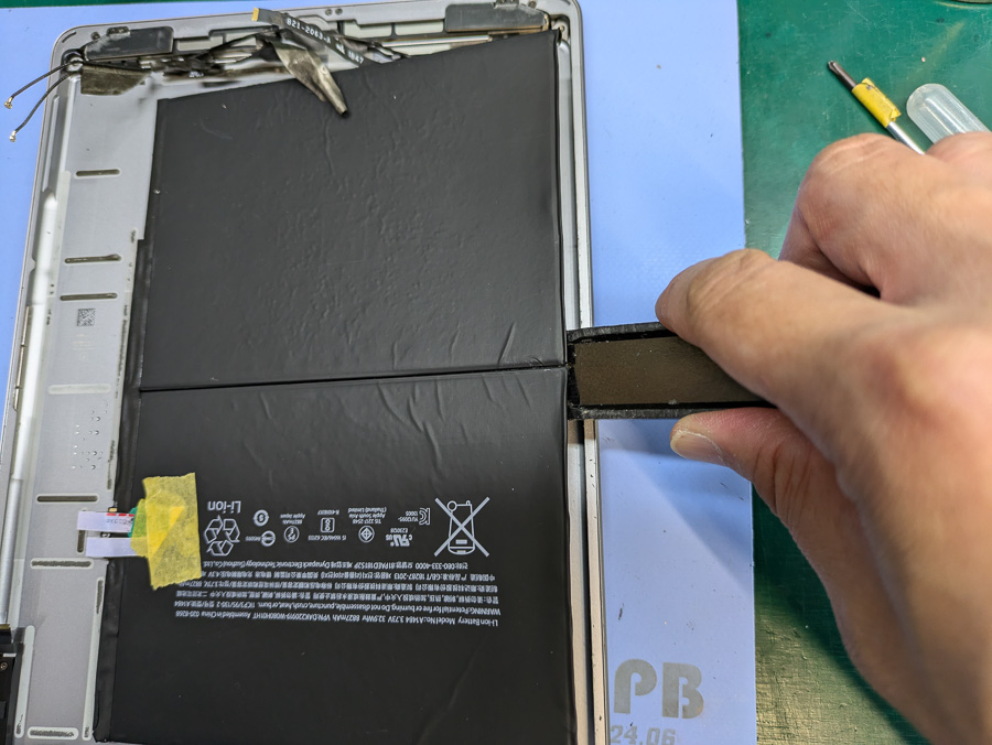 iPad 第6世代 (A1893) 劣化バッテリー交換修理 - タブレット修理専門店