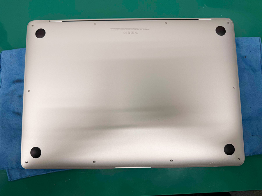 MacBook Air (M1 , 2020) 液晶割れ画面交換修理 - タブレット修理専門