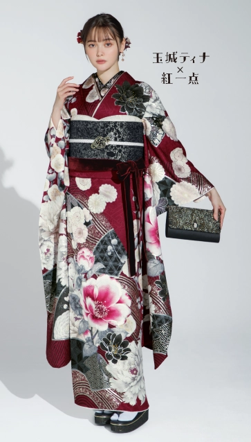 玉城ティナ × 紅一点の振袖-赤|成人記念の新作振袖ご紹介 ｜KI-641 赤