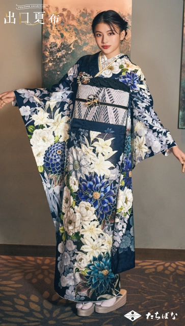 出口夏希”ちゃんの振袖-紺｜成人記念の新作振袖ご紹介 DN-06
