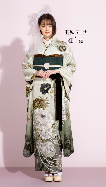 玉城ティナ × 紅一点の振袖-白｜成人式の新作振袖ご紹介