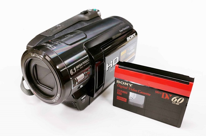 miniDVのダビングに！ Canon ビデオカメラ iVIS HV30