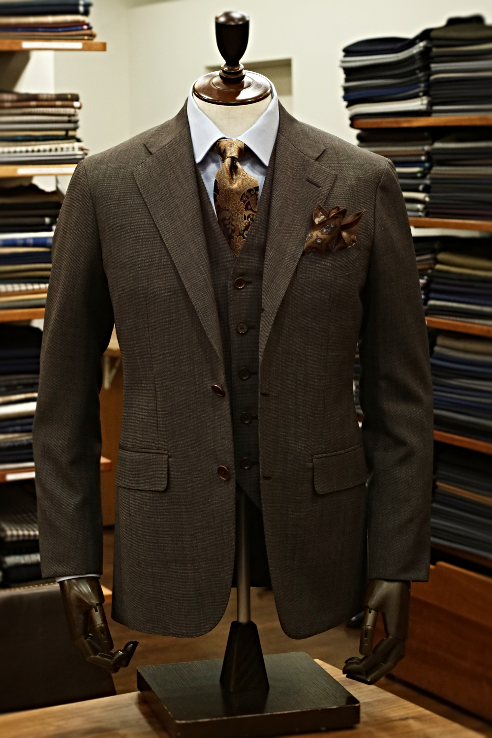 Savile Clifford」英国らしいシックなピンヘッド | テーラーフクオカ