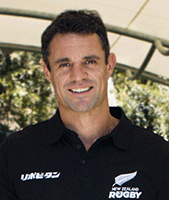 元ALL BLACKSのリッチー・マコウ氏、ダン・カーター氏が「リポビタン