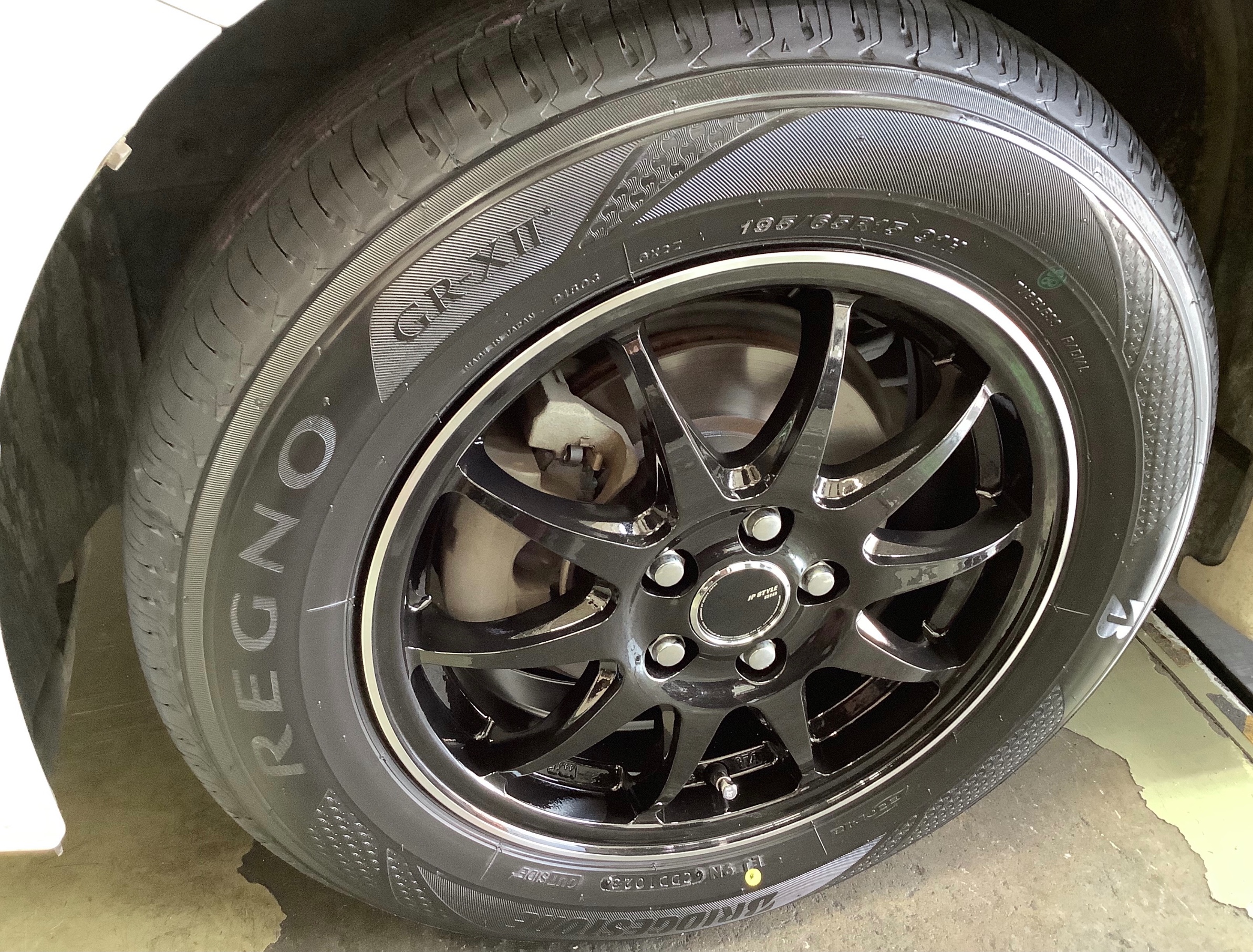 トヨタ プリウス【30系】 JPスタイルR10&レグノGR-XⅡ スタイリッシュ