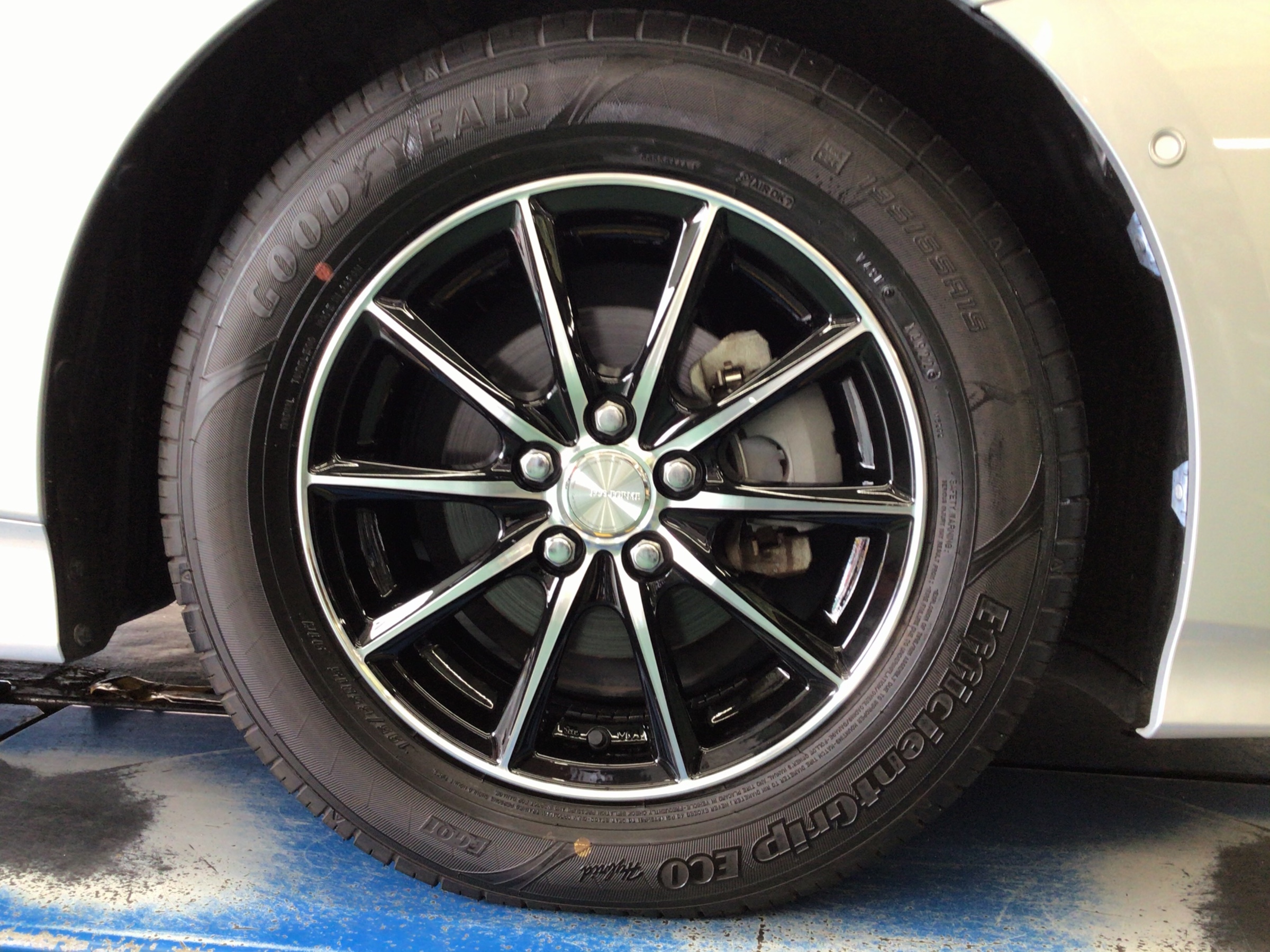 アルミホイール交換作業（ブリヂストン ECO FORME CRS15） トヨタ