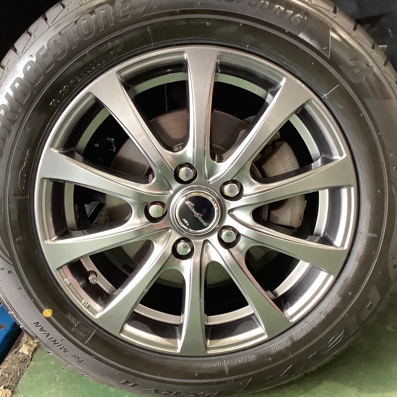 トヨタ ヴォクシー DBA-ZRR85W 夏タイヤ プレイズPX−RVⅡ ホイール