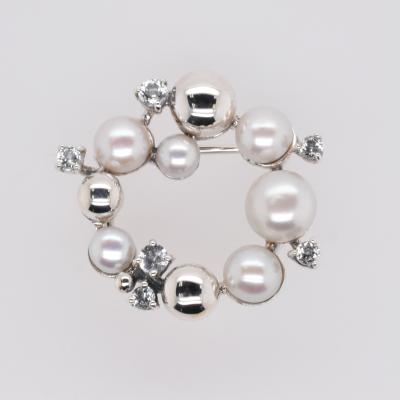 高島屋 ホワイトゴールドブローチ 流線型 デザイン 高島屋 ホワイト