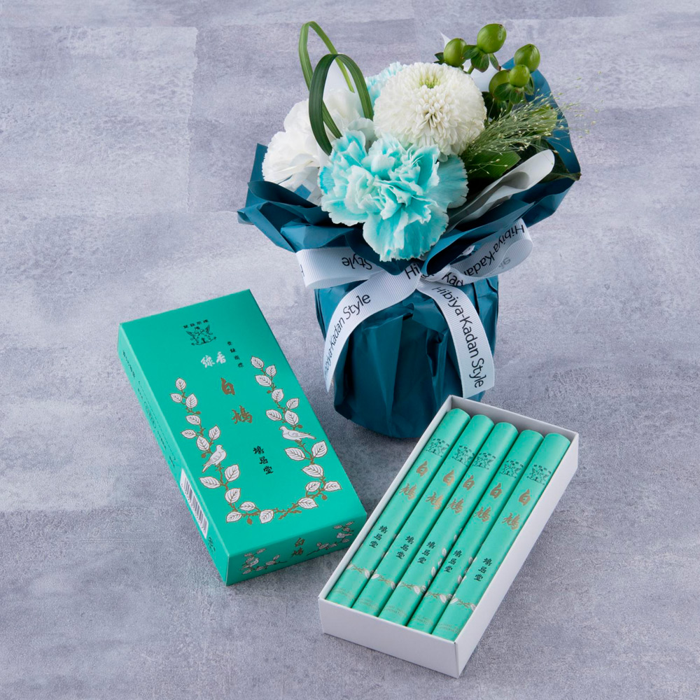 生花 お供えシュシュ「優美」＆鳩居堂 線香「白鳩」 | 商品詳細