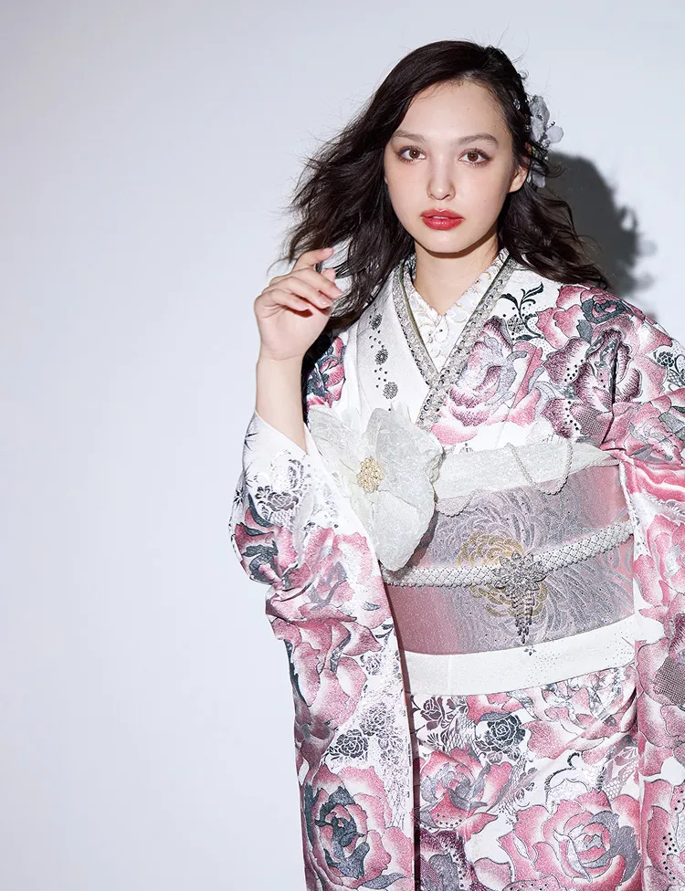 ピンク色のモード系なギャルの成人式のレンタル振袖｜一番派手に目立つ