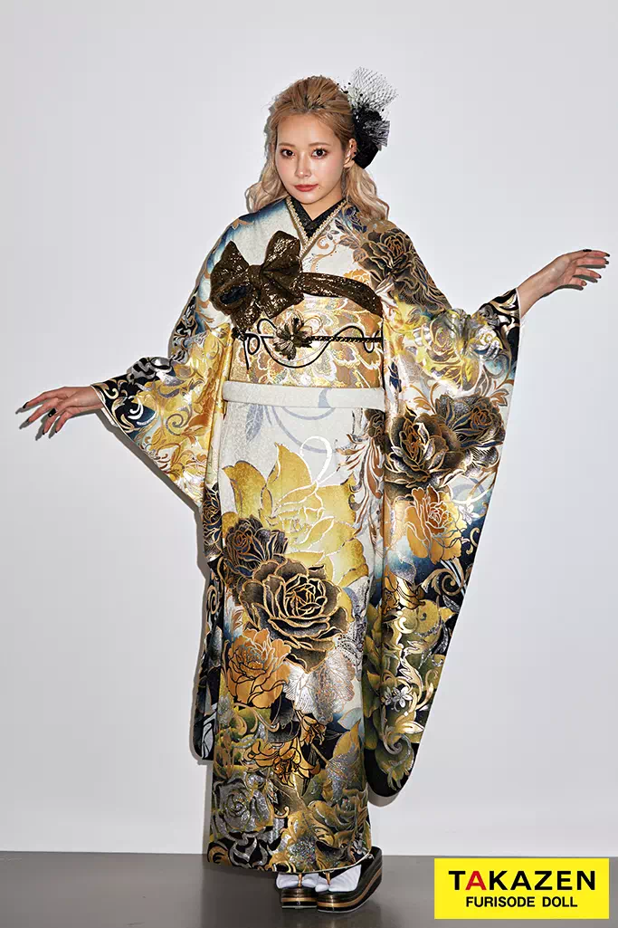 モード系 白/黒/ゴールド(金色) バラ柄 柄多め 華やか モード 派手