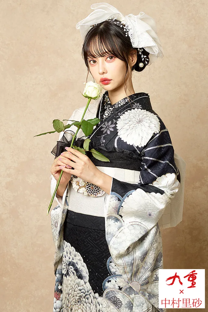 振袖 白と黒の花柄 振袖 成人式 振袖7点セット 振袖フルセット 黒と白