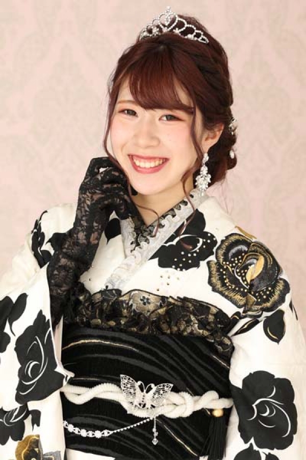 いろはちゃん｜成人式振袖前撮りなら【TAKAZEN】