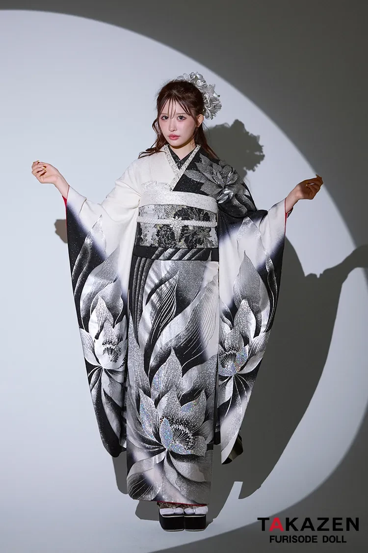 モード 黒/シルバー 牡丹柄/大柄 派手 クール系振袖 キラキラ