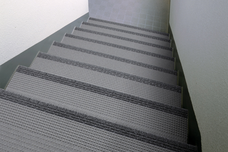 タキステップ3W | 製品情報 | タキロンマテックス株式会社 [床材改修]