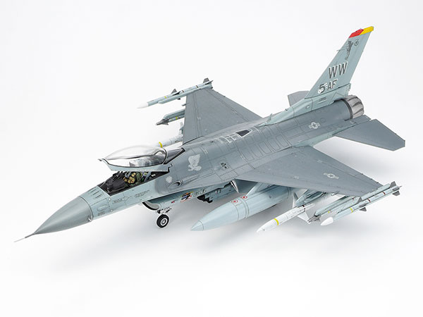 タミヤ 1/48 傑作機シリーズ ロッキード マーチン F-16CJ［ブロック50