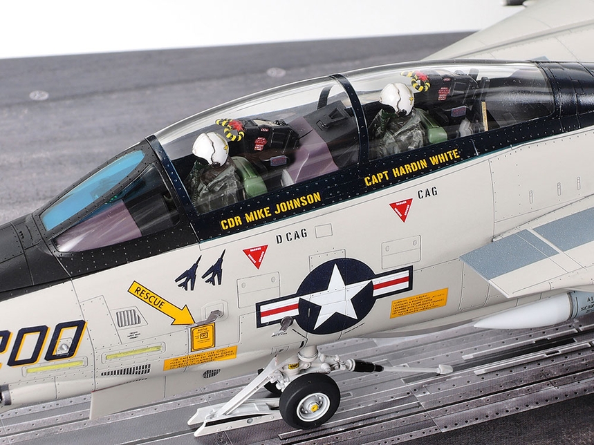 Tamiya 61122 Grumman F-14A Tomcat (Late Model) Carrier Launch Set