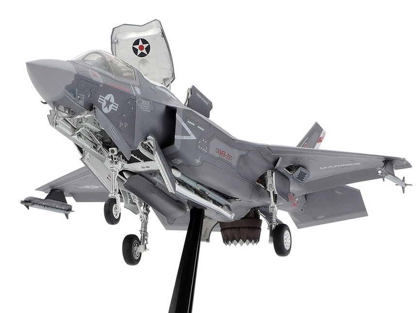 Tamiya Lockheed F-35 B Lightning II / Tamiya USA