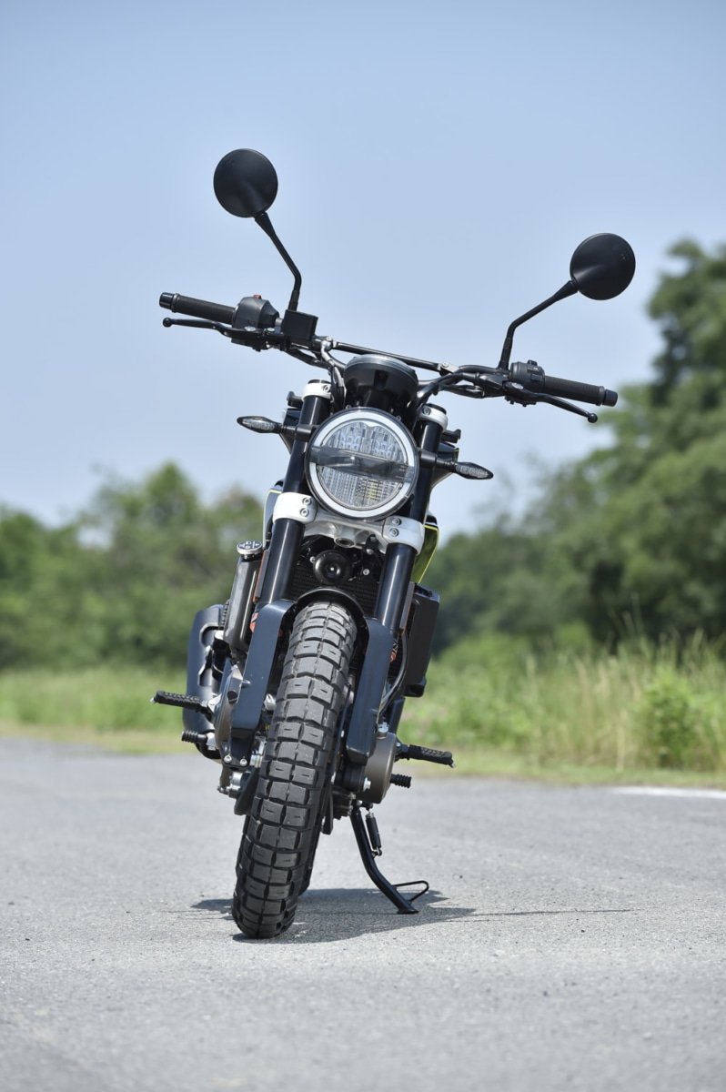 Husqvarna Motorcycles スヴァルトピレン401 ：軽い車体に元気な