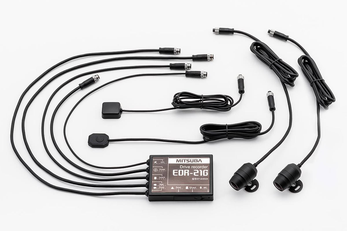 前後2台のカメラで記録し、スマホで確認できる！ミツバサンコーワの