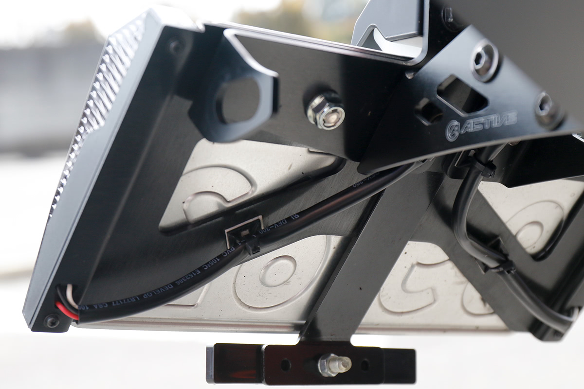 更にコンパクトになったホルダー一体型ウインカー！“アクティブ LED