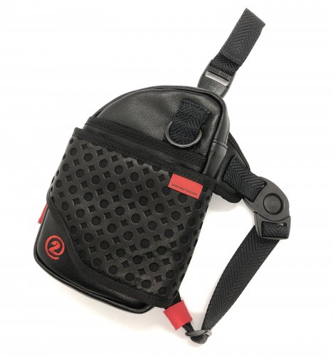 サイズ感がちょうどいい、シンイチロウアラカワのレッグバッグ