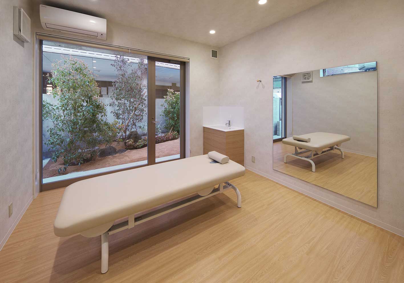 Esthe Body Bed | チェア | 製品情報 | タカラベルモント