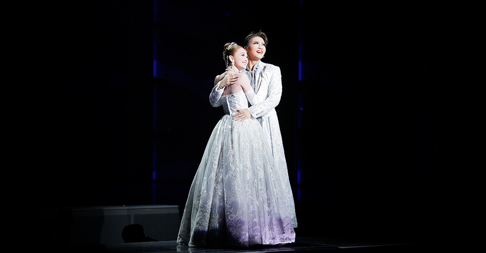 宝塚歌劇 星組『記憶にございません！』『Tiara Azul ―Destino―』特集