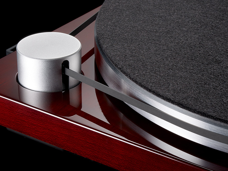 外掛け式ベルトドライブ方式を採用した、アナログターンテーブルの