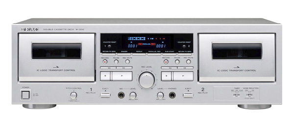 カセットテープの魅力を改めて堪能できるダブルカセットデッキ『W-1200