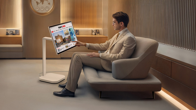 LGスマートモニター、今度は「移動式アームスタンド」で家中どこでも