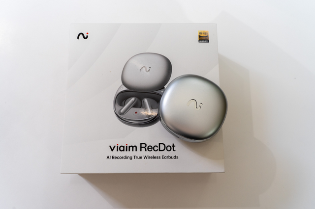AI音声レコーダーにもなるワイヤレスイヤホン「viaim RecDot」実機