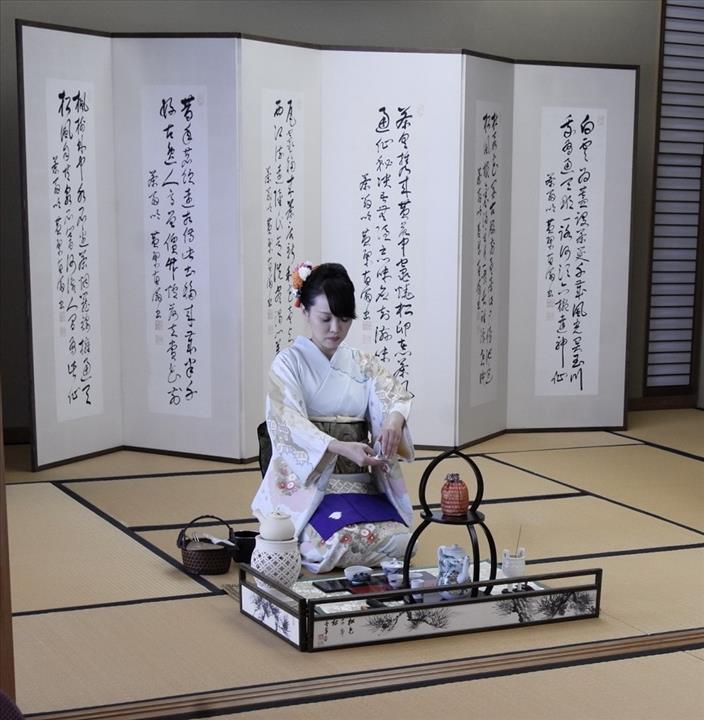 從茶至心、由心至茶的人生之道奠基於日本皇家禮法的小笠原流煎茶道