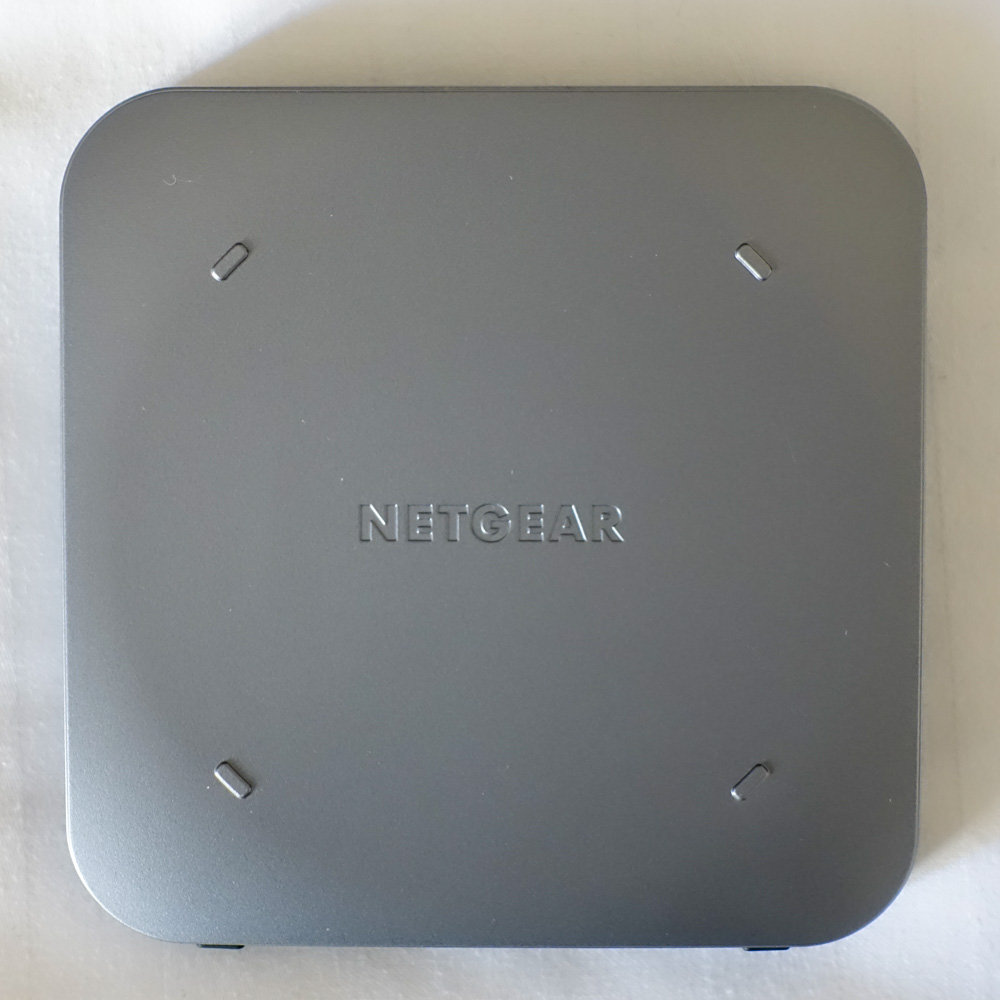NETGEAR Nighthawk MR2100 4G LTE Mobile Router Review - Closer Look