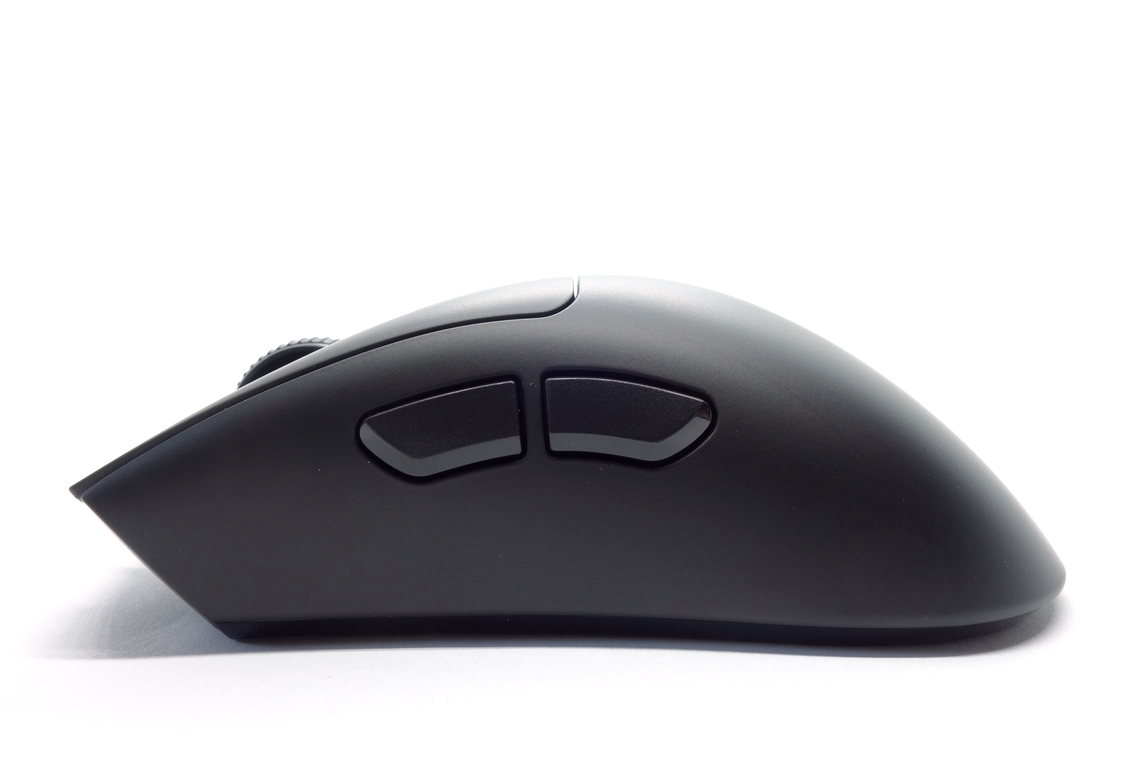 Razer DeathAdder V3 Hyperspeed Review - Shape & Dimensions