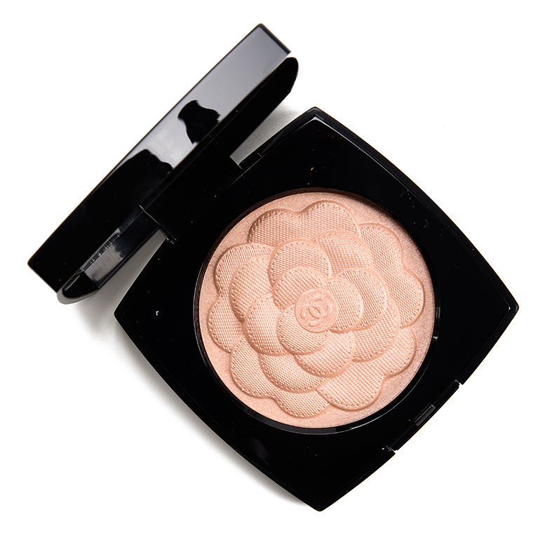 Chanel Reve de Camelia Illuminating Powder Review & Swatches