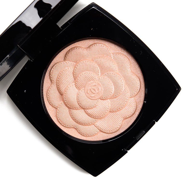 Chanel Reve de Camelia Illuminating Powder Review & Swatches