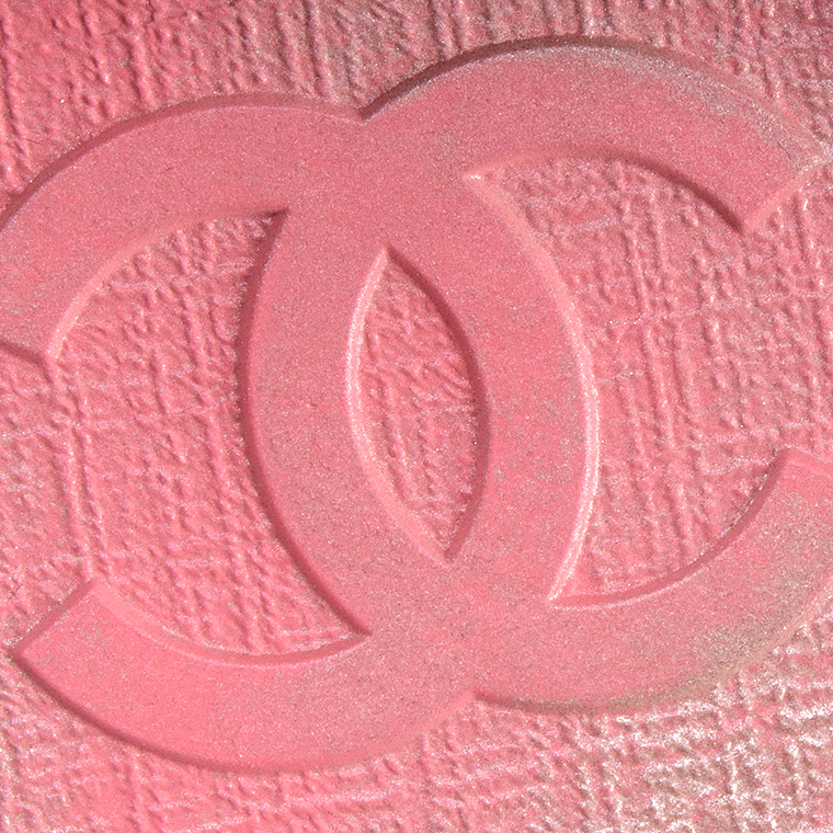 Chanel Fantaisie de Chanel Illuminating Powder Review & Swatches