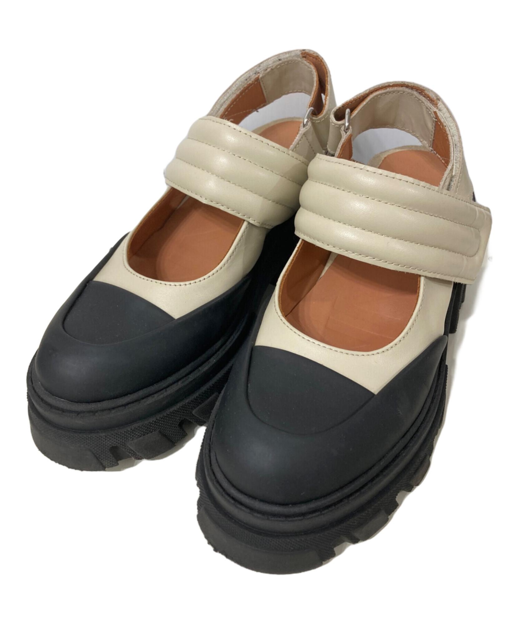 GANNI / ガニー】足元から旬を纏う。ベージュのチャンキーヒール